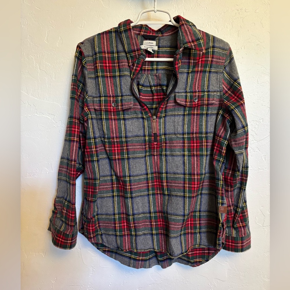 L.L. Bean Tartan Flannel Shirt in Red and Green. Large. Relaxed fit.